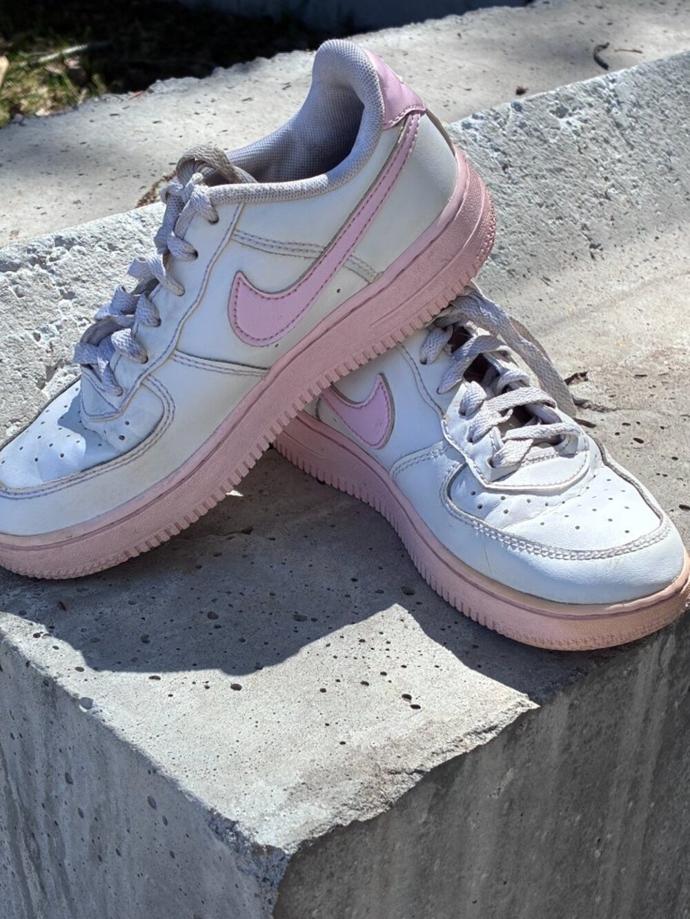 Nike Air Force 1 Girls Size 2 White Pink Sneakers